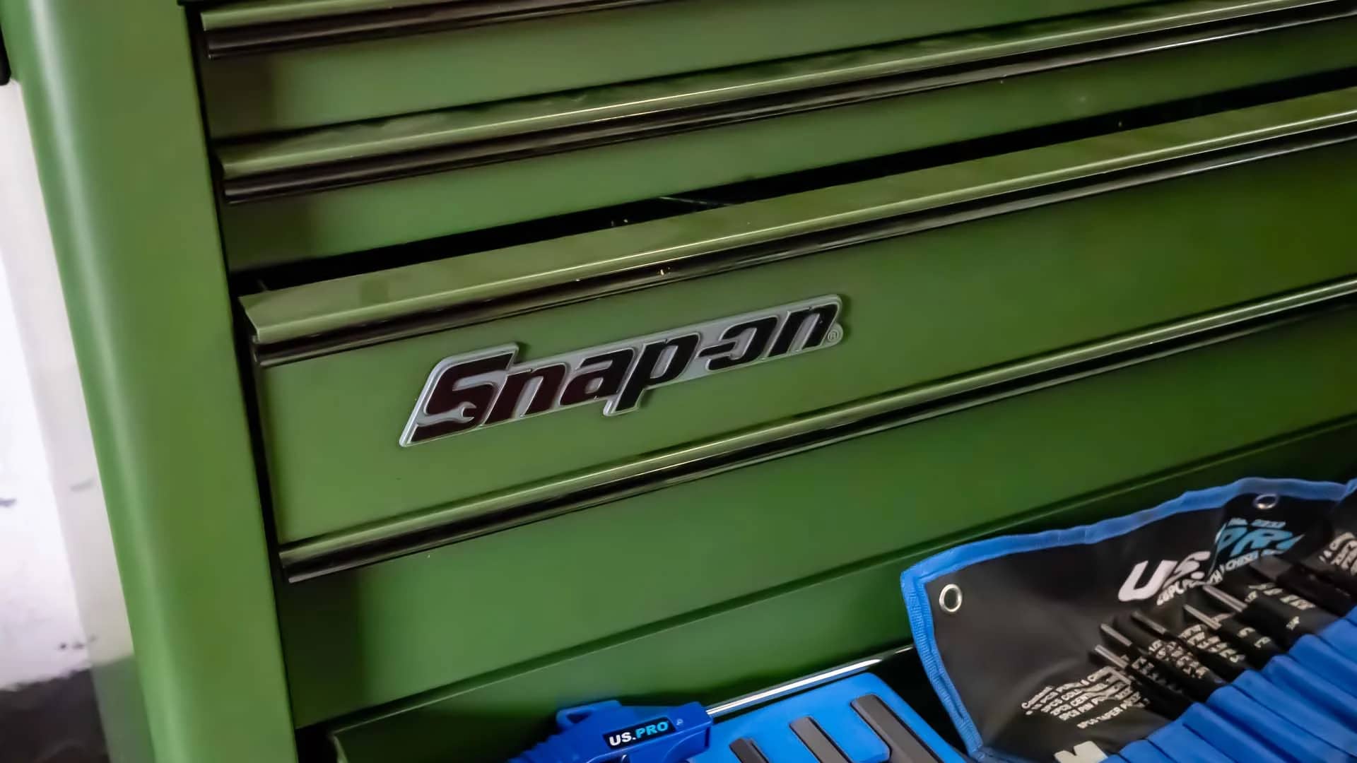 Snap-on toolbox in the MotorWorld workshop, detail shot